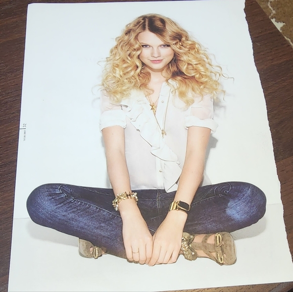 Taylor Swift Double Sided Pinup - Picture 1 of 2